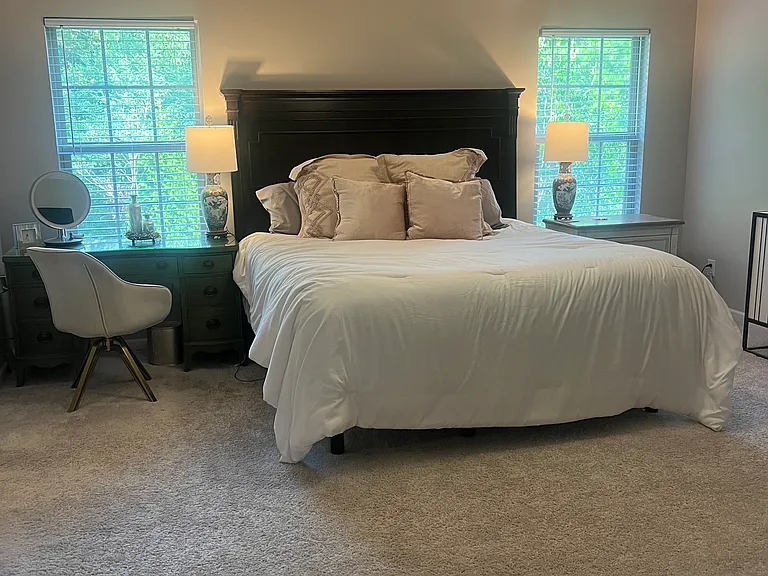 Large Primary suite with tray ceilings