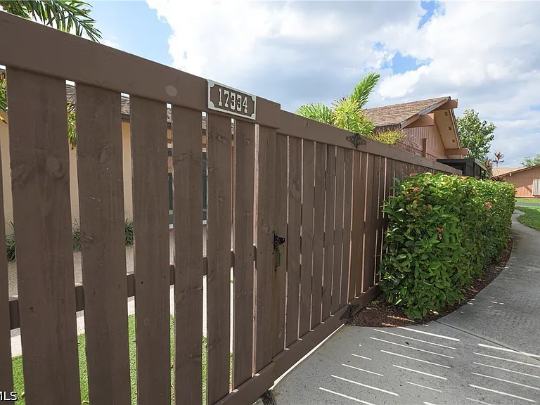 17334 Birchwood Ln — Photo 29