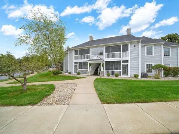 846 W Barrington Cir, Jackson, MI 49203