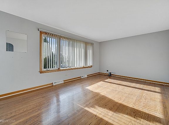 3rd image of 5220 Oak Center Dr
