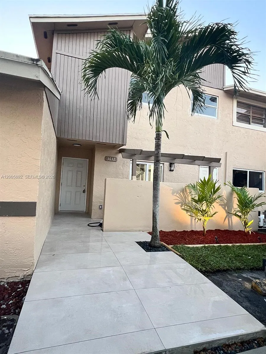 Building Photo - 3632 SW 112th Ave #6-3