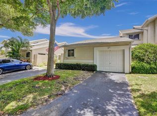 2083 Discovery Cir E, Deerfield Beach, FL 33442