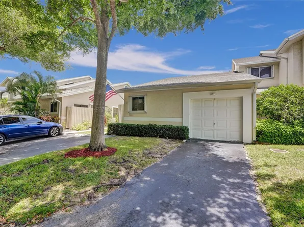 2083 Discovery Cir E, Deerfield Beach, FL 33442