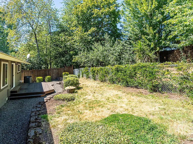 2133 SW Marigold St — Photo 29