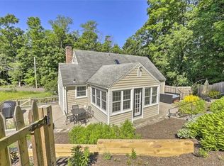 869 Dogburn Rd, Orange, CT 06477