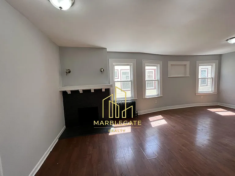 229 Alexander St #22 — Photo 13