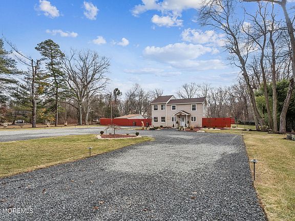 3rd image of 505 W Farms Road