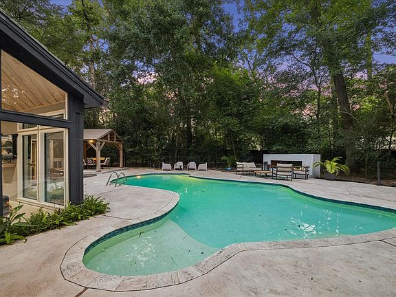 5th image of 2411 Oakbank Dr