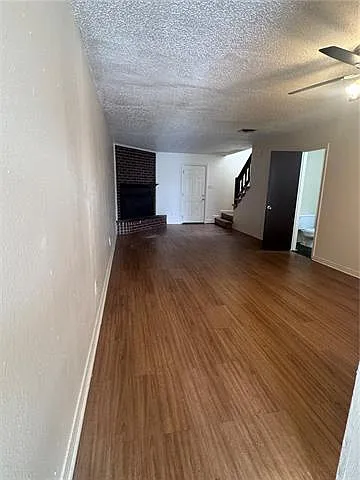 2 bed, 1.5 bath, 1165 sqft, $1,050 — Photo 2