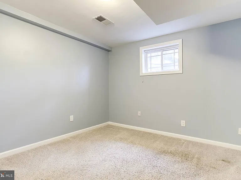 4894 Williamsburg Blvd — Photo 38
