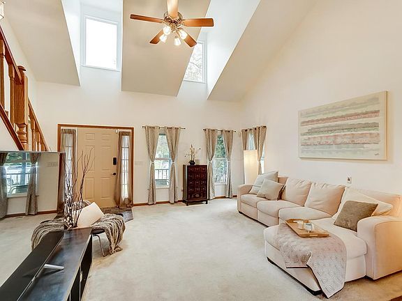 5th image of 411 Woodbrie Ct