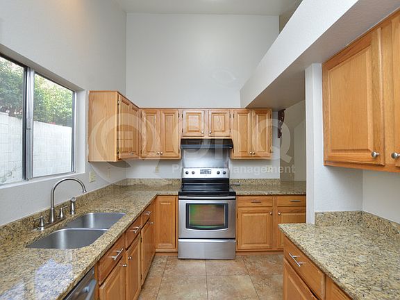 3rd image of 422 E Wescott Dr