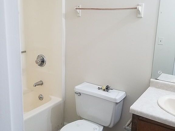 2nd image of 1919 Patterson Ct