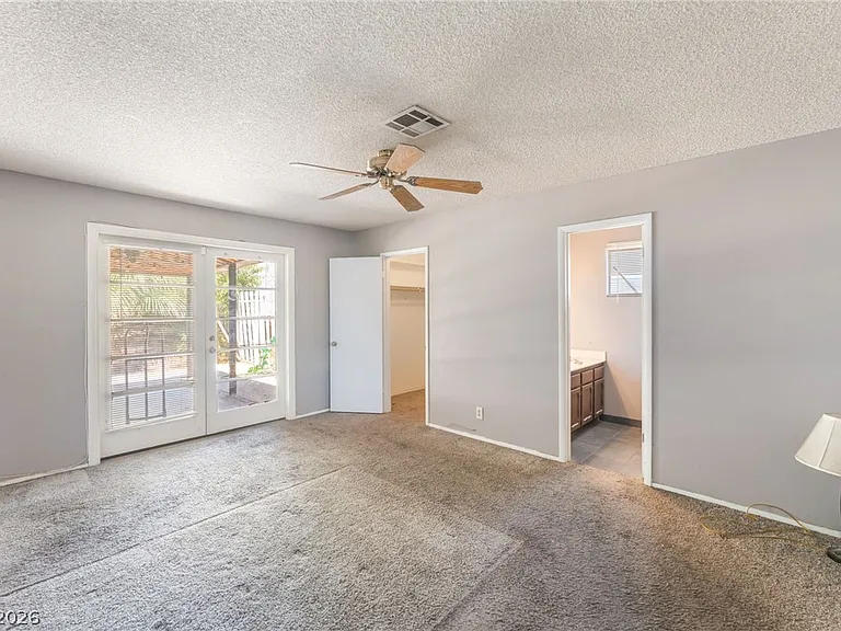 4268 Hampshire Cir — Photo 12