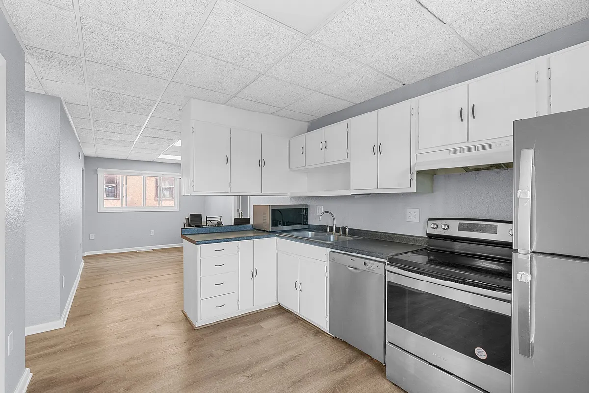 Building Photo - 404 N Superior St #3