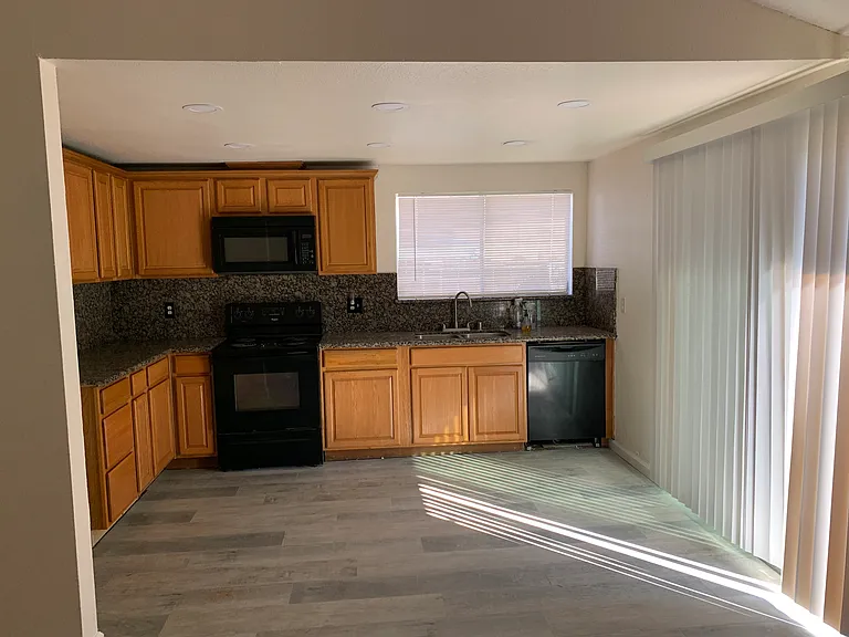 11 Greensboro Ct — Photo 5