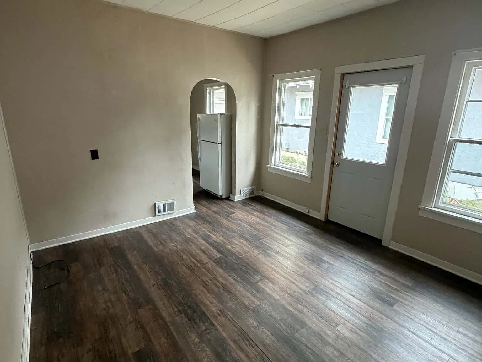 305 North Broadway, Watertown, SD - 307 1/2 — Photo 1