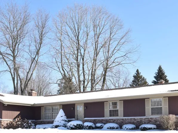 10431 Flagstone DRIVE, Cedarburg, WI 53012