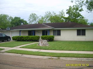 3102 Flamingo Dr, Victoria, TX 77901