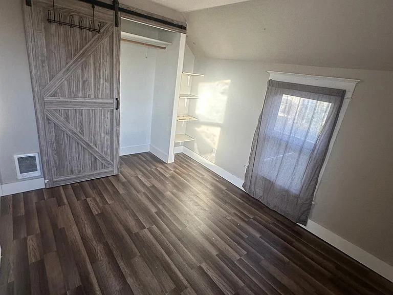 2420 Walnut St — Photo 15