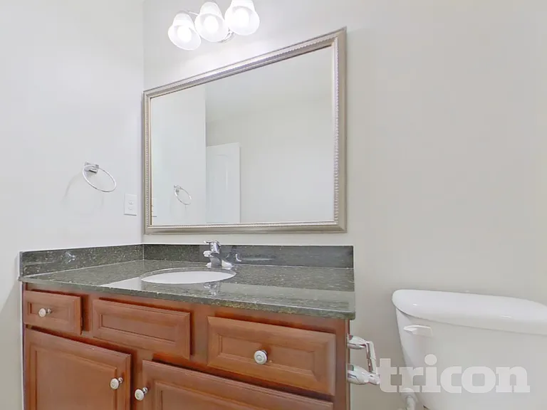 313 Fairford Rd — Photo 15