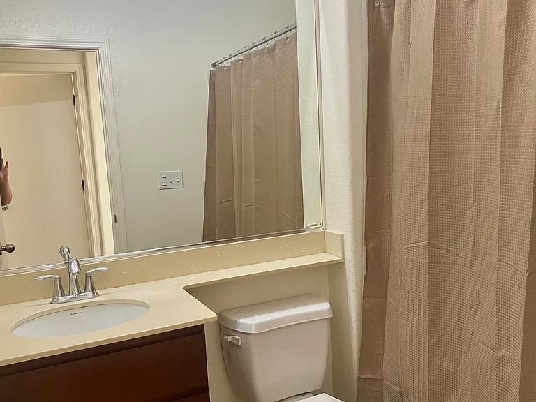 Guest bathroom 3