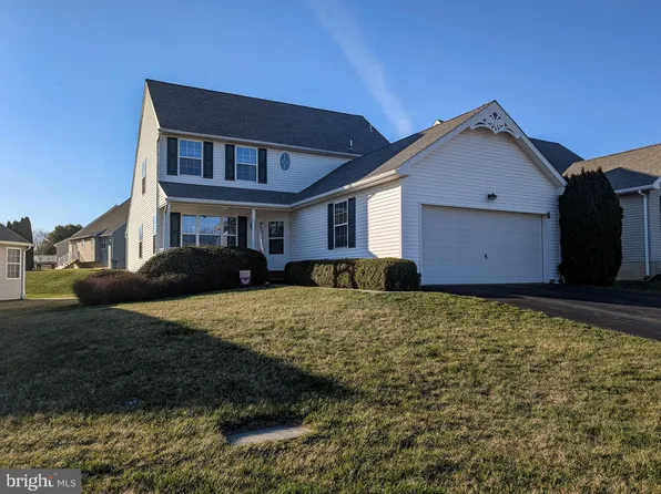 781 W Glenview Dr, West Grove, PA 19390