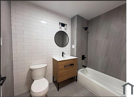 2nd image of 2838 Webb Ave