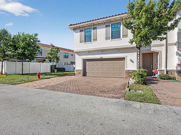 3rd image of 1011 Willow Place