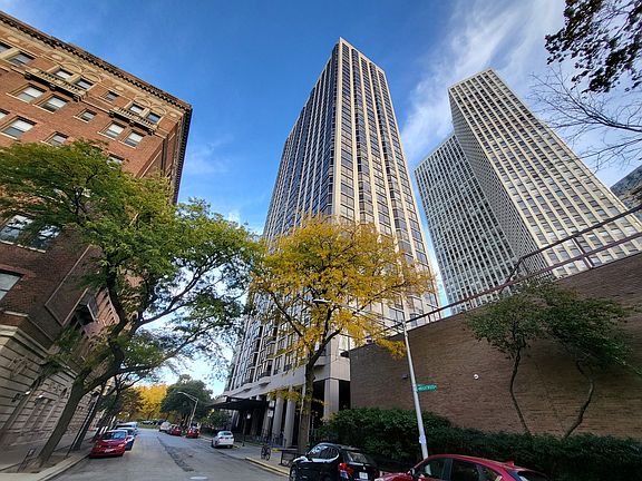 2nd image of 2650 N Lakeview Ave APT 1102