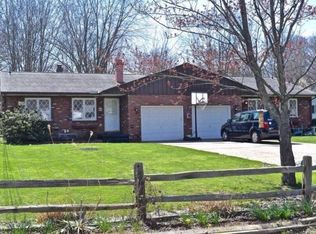 2132 Maplewood Rd, Stow, OH 44224