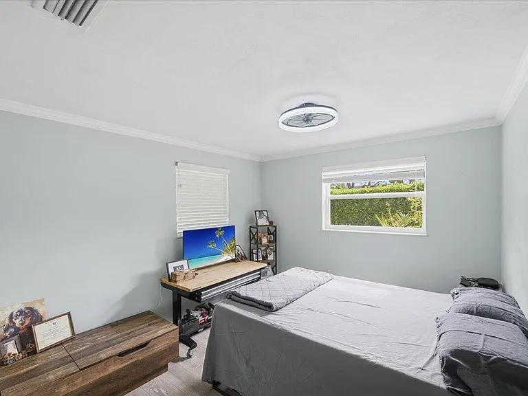 206 SE Wentworth Dr — Photo 18