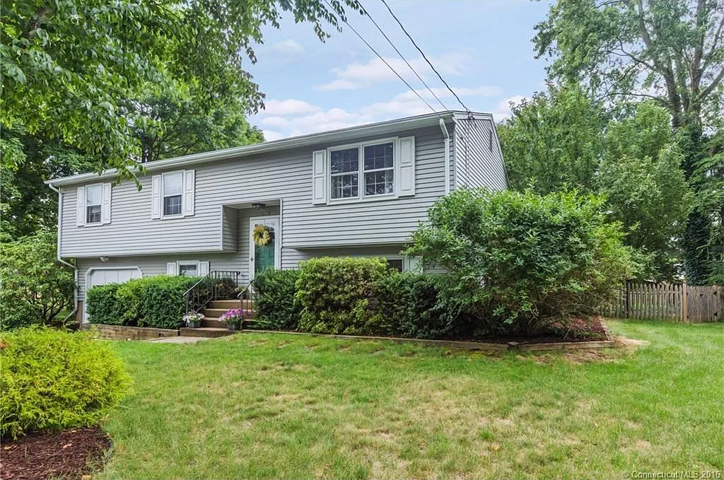 3 bed, 1.5 bath, 1686 sqft, $3,300 — Photo 1