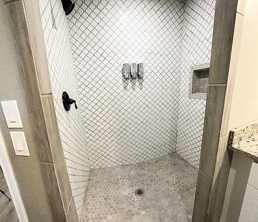 3rd image of 124 Glenwood Ct #1