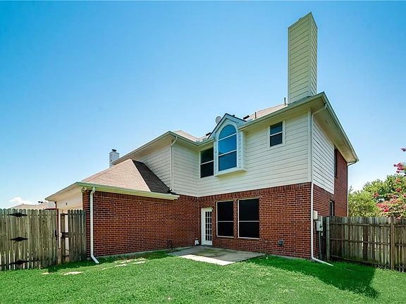 4th image of 2414 Valley Creek Dr