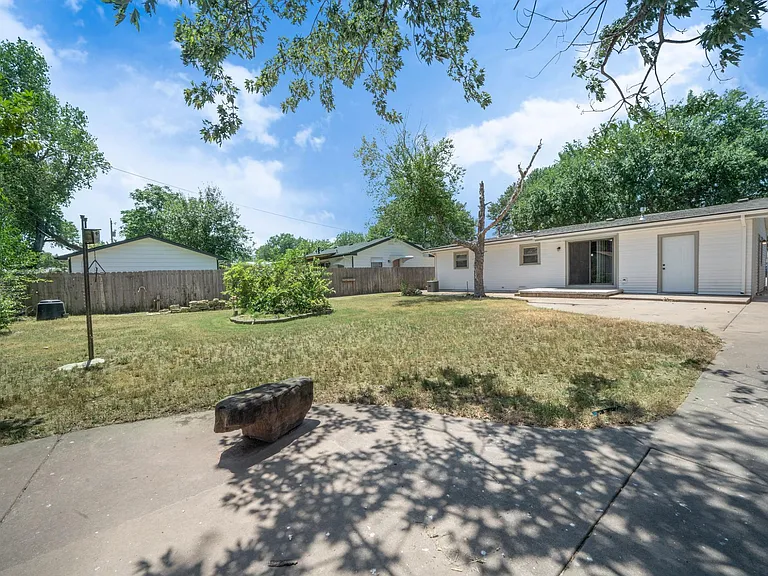 2620 S Fern Ave — Photo 12