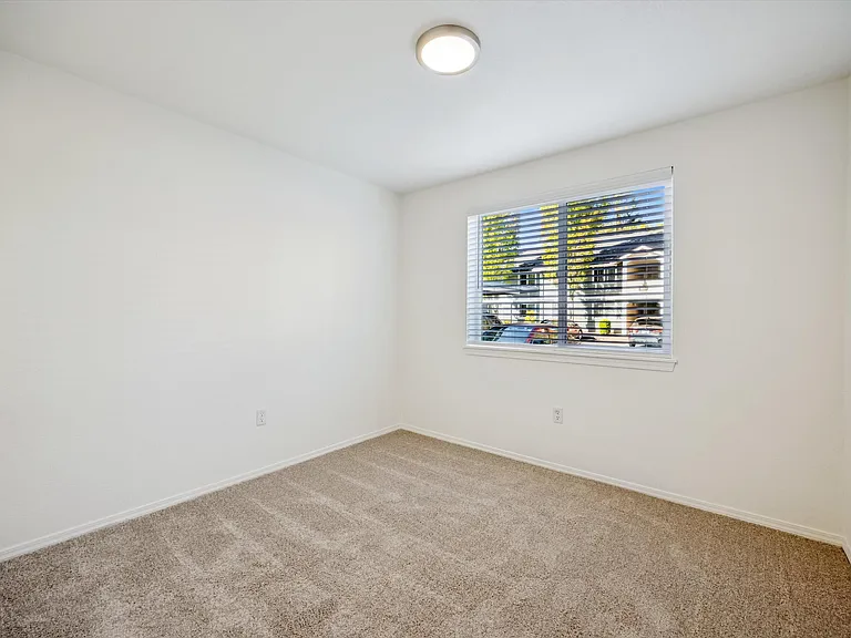 Crestbrook Apartments — Photo 8