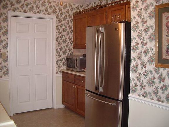 5th image of 1101 New Hampshire Dr
