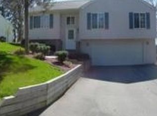 10280 Shadyridge Ln, Pinckney, MI 48169