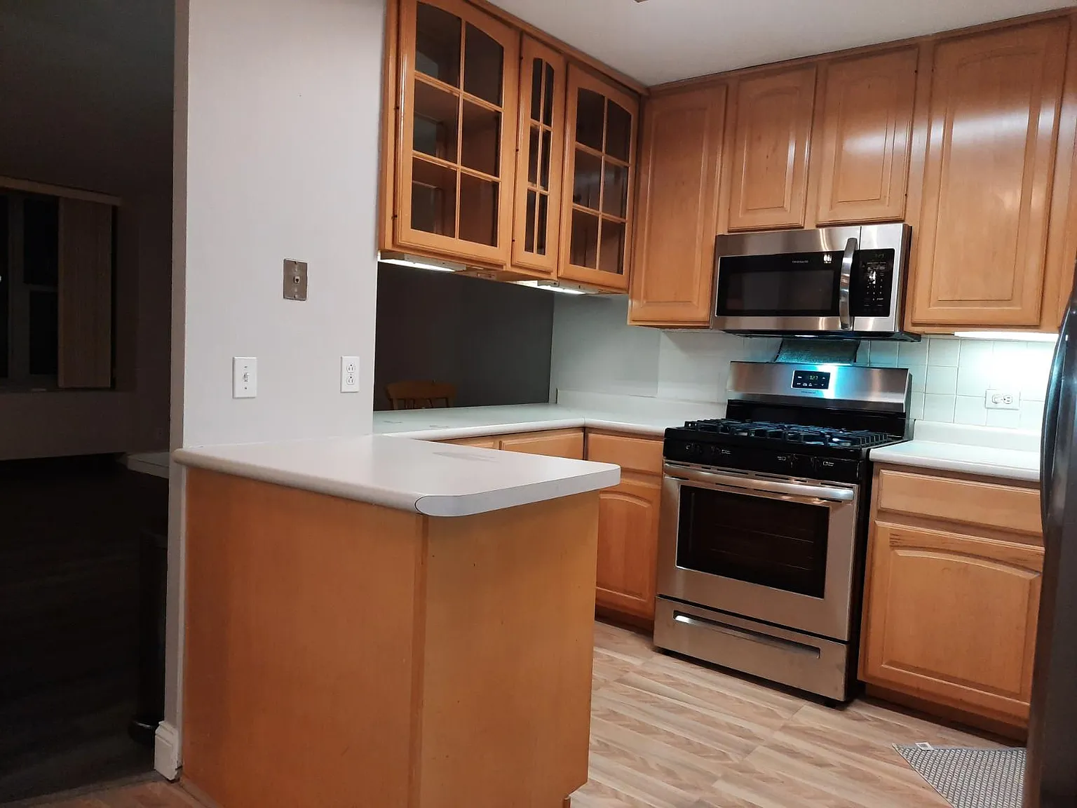 1 bed, 650 sqft, $1,600 — Photo 4
