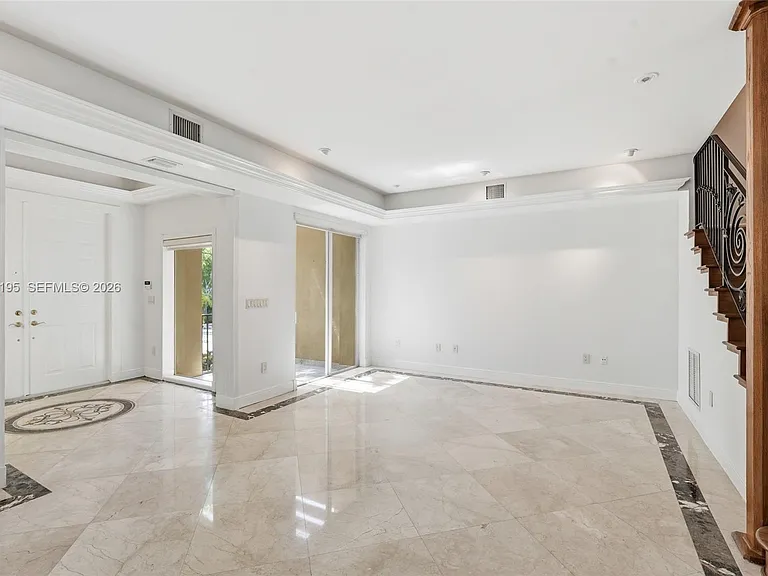 592 Fernwood Rd #B — Photo 4