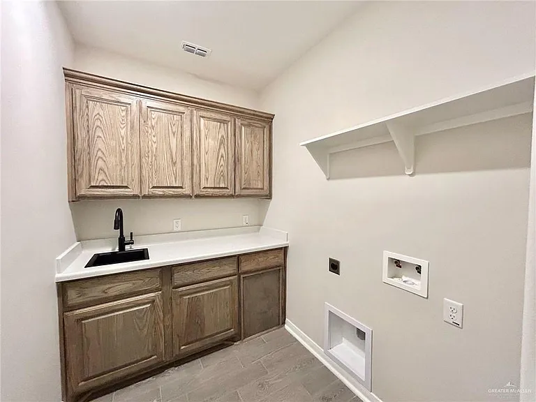 10229 N 15th St — Photo 15