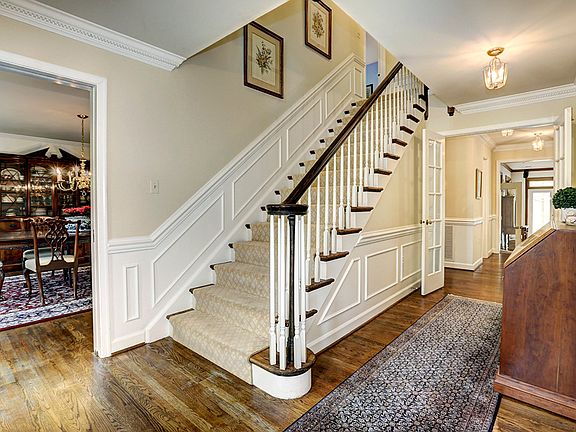 Center Hall Entry
