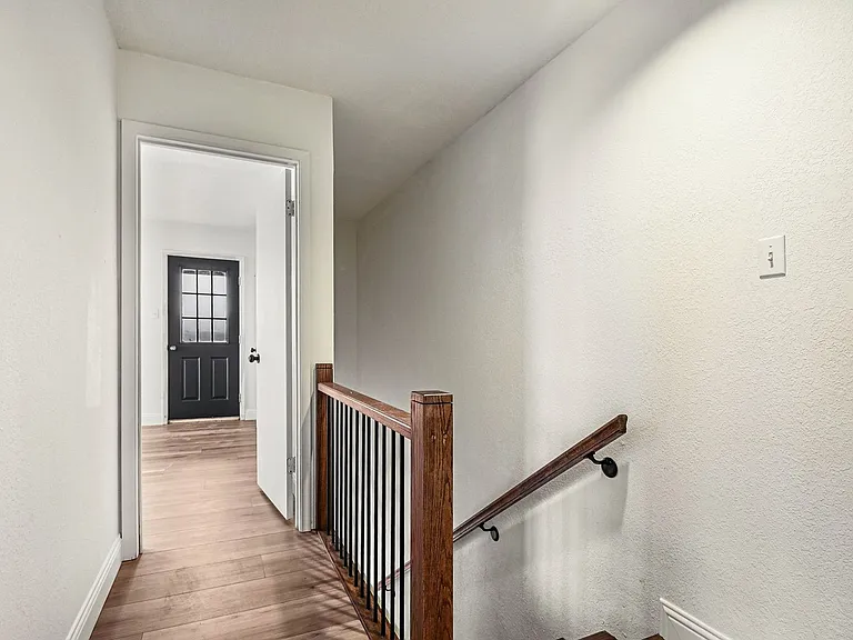 2103 Mistletoe Ave — Photo 9