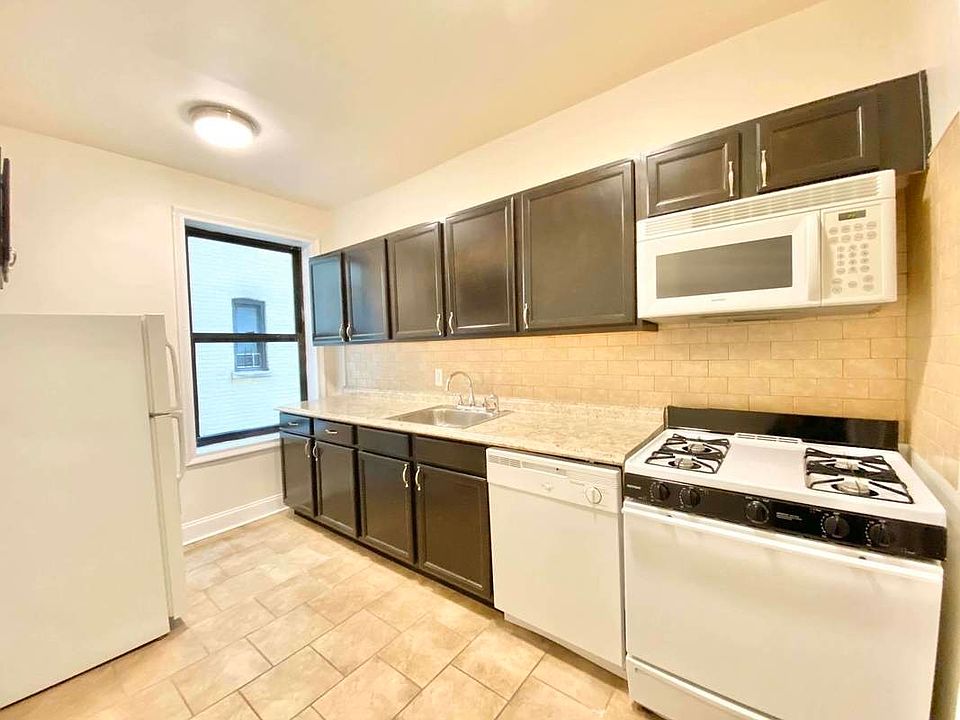2nd image of 213 Bennett Ave APT 2E