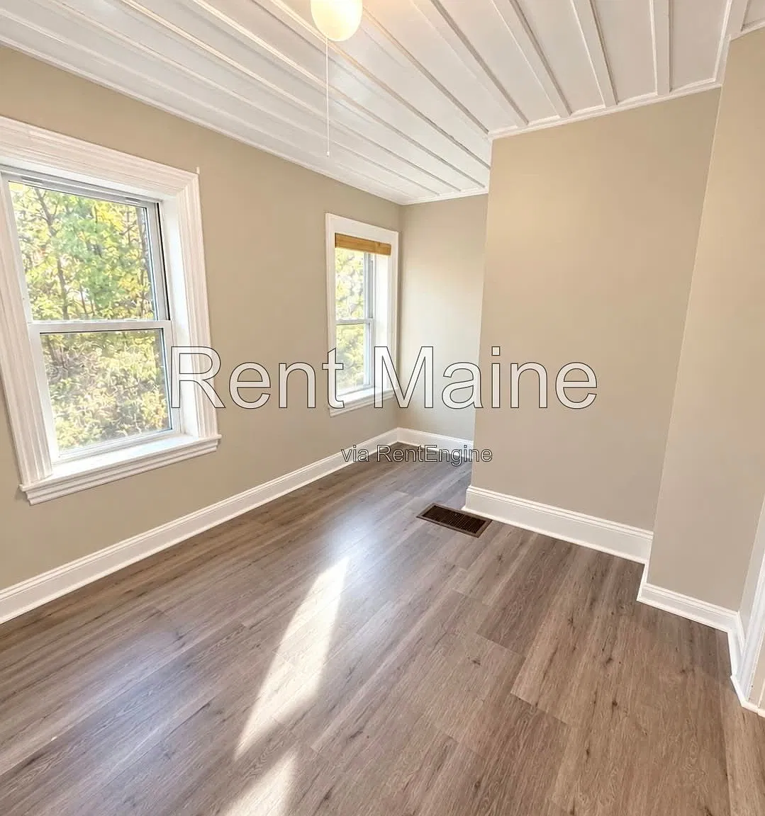 3 bed, 1.0 bath, $1,700 — Photo 3