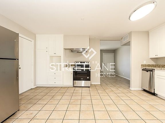 4th image of 12639 N 30th Dr