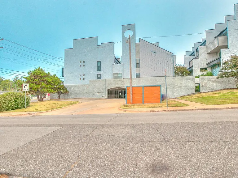 915 NW 7th St #105 — Photo 15