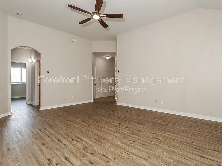 1330 Plaza Lake Dr — Photo 4