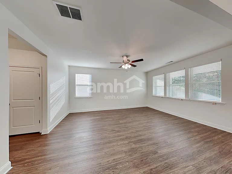 7062 Creeksong Dr — Photo 6